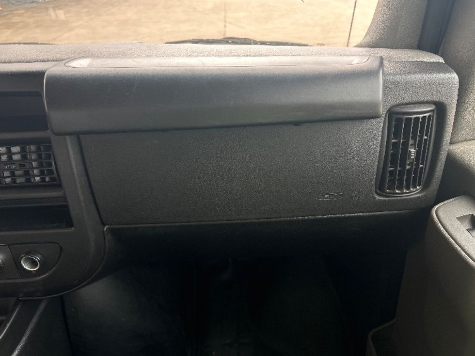Light Duty Box Truck-Light and Medium Duty Trucks-GMC-2022-Savana G33903-Beaumont-TX-90,461\n\t\tmiles-$ 35,000 - Image 20