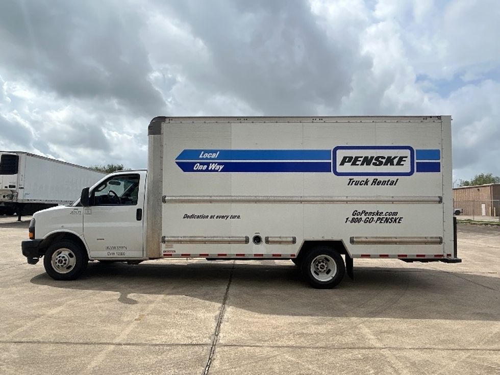 Light Duty Box Truck-Light and Medium Duty Trucks-GMC-2022-Savana G33903-Beaumont-TX-90,461\n\t\tmiles-$ 35,000 - Image 4