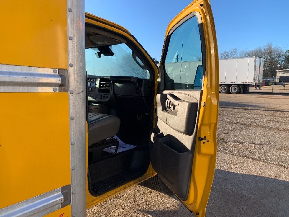 Light Duty Box Truck-Light and Medium Duty Trucks-GMC-2022-Savana G33903-Belden-MS-105,836\n\t\tmiles-$ 27,000 - Image 20