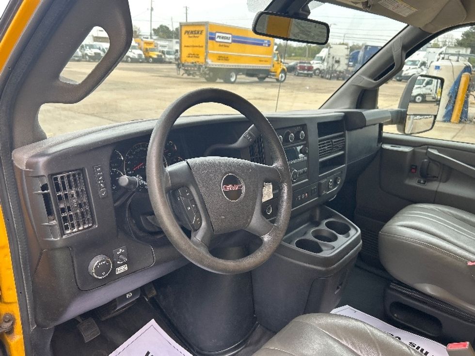 Light Duty Box Truck-Light and Medium Duty Trucks-GMC-2022-Savana G33903-Belden-MS-115,469\n\t\tmiles-$ 25,000 - Image 17