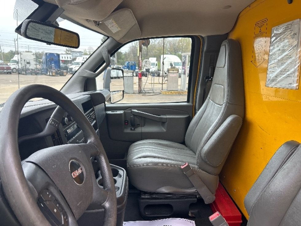 Light Duty Box Truck-Light and Medium Duty Trucks-GMC-2022-Savana G33903-Belden-MS-115,469\n\t\tmiles-$ 25,000 - Image 19