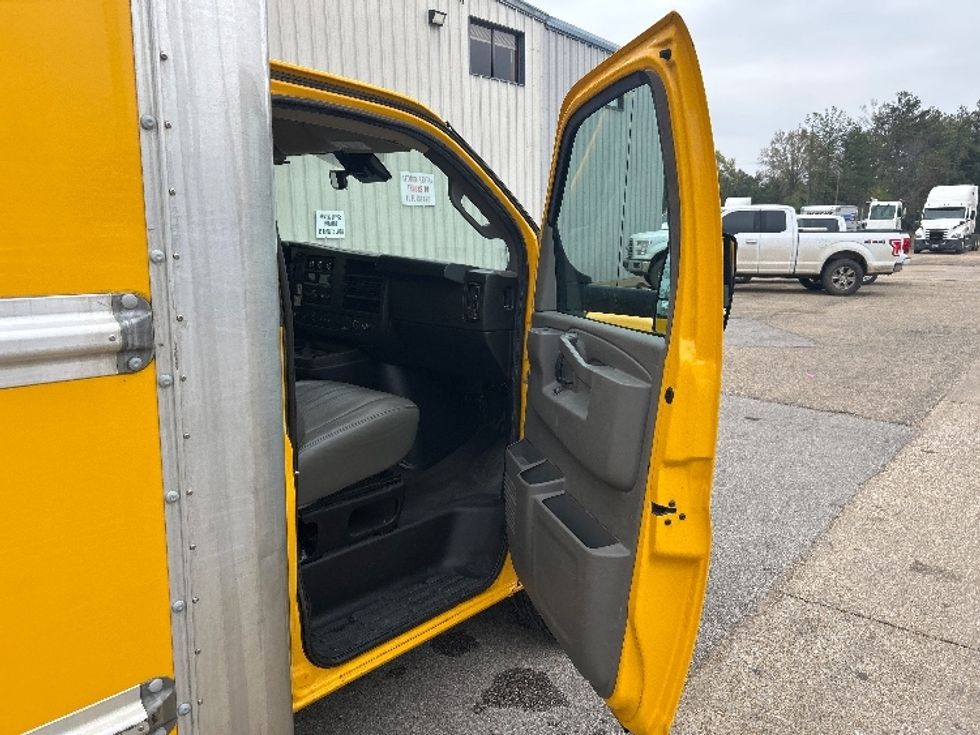 Light Duty Box Truck-Light and Medium Duty Trucks-GMC-2022-Savana G33903-Belden-MS-115,469\n\t\tmiles-$ 25,000 - Image 20