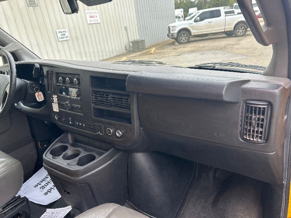 Light Duty Box Truck-Light and Medium Duty Trucks-GMC-2022-Savana G33903-Belden-MS-115,469\n\t\tmiles-$ 25,000 - Image 21