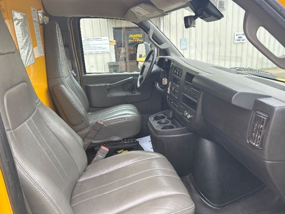 Light Duty Box Truck-Light and Medium Duty Trucks-GMC-2022-Savana G33903-Belden-MS-115,469\n\t\tmiles-$ 25,000 - Image 22