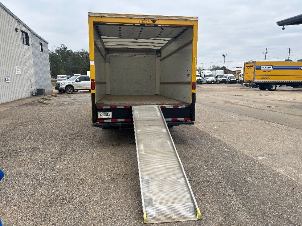 Light Duty Box Truck-Light and Medium Duty Trucks-GMC-2022-Savana G33903-Belden-MS-115,469\n\t\tmiles-$ 25,000 - Image 9