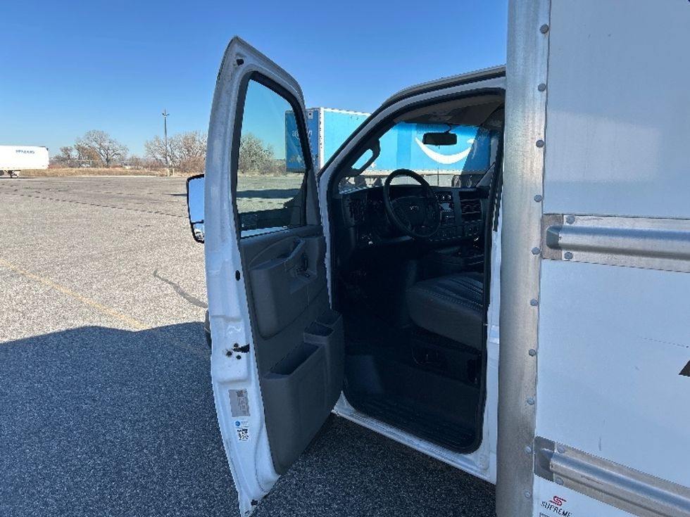 Light Duty Box Truck-Light and Medium Duty Trucks-GMC-2022-Savana G33903-Billings-MT-102,889\n\t\tmiles-$ 32,250 - Image 15