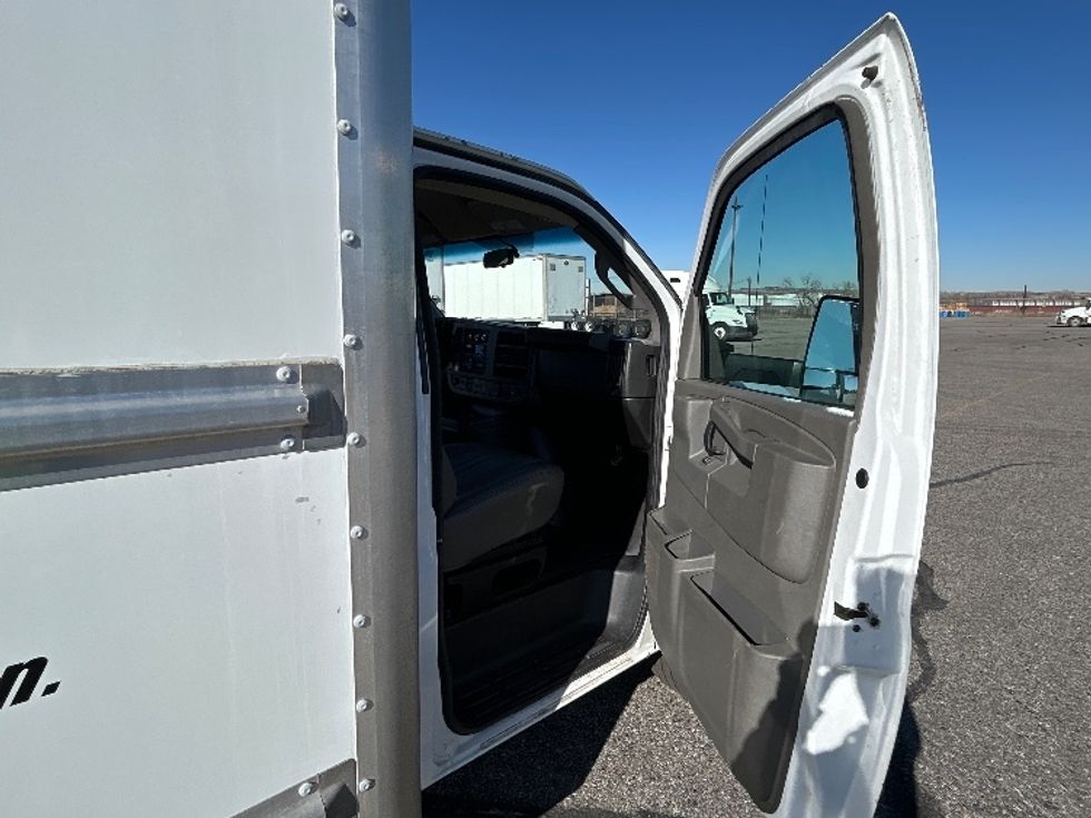 Light Duty Box Truck-Light and Medium Duty Trucks-GMC-2022-Savana G33903-Billings-MT-102,889\n\t\tmiles-$ 32,250 - Image 19