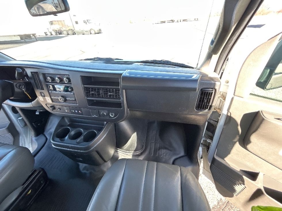 Light Duty Box Truck-Light and Medium Duty Trucks-GMC-2022-Savana G33903-Billings-MT-102,889\n\t\tmiles-$ 32,250 - Image 20