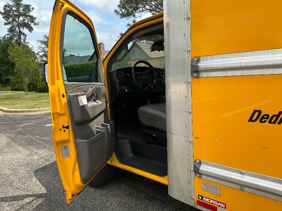 Light Duty Box Truck-Light and Medium Duty Trucks-GMC-2022-Savana G33903-Birmingham-AL-116,974\n\t\tmiles-$ 24,750 - Image 16