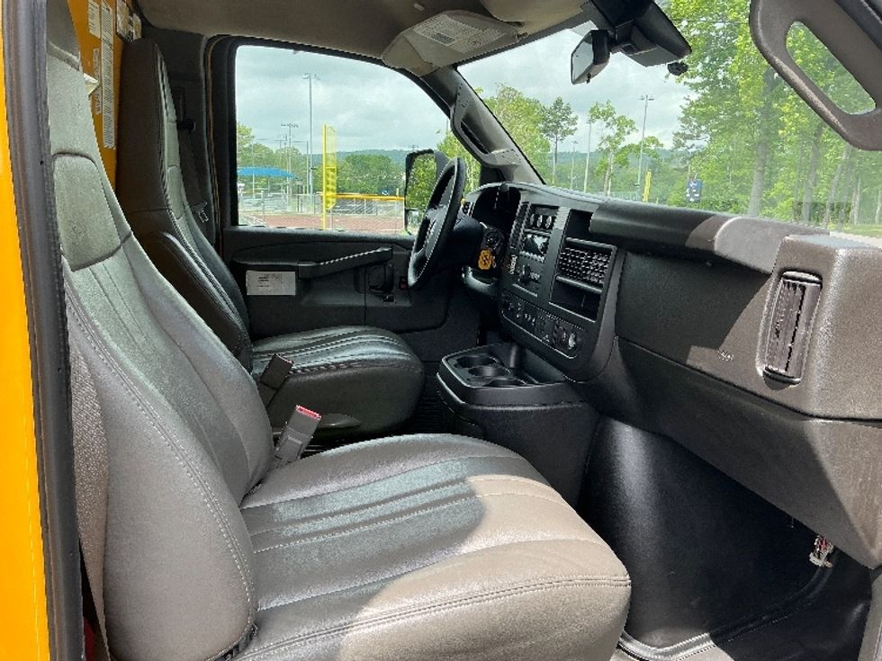Light Duty Box Truck-Light and Medium Duty Trucks-GMC-2022-Savana G33903-Birmingham-AL-116,974\n\t\tmiles-$ 24,750 - Image 22