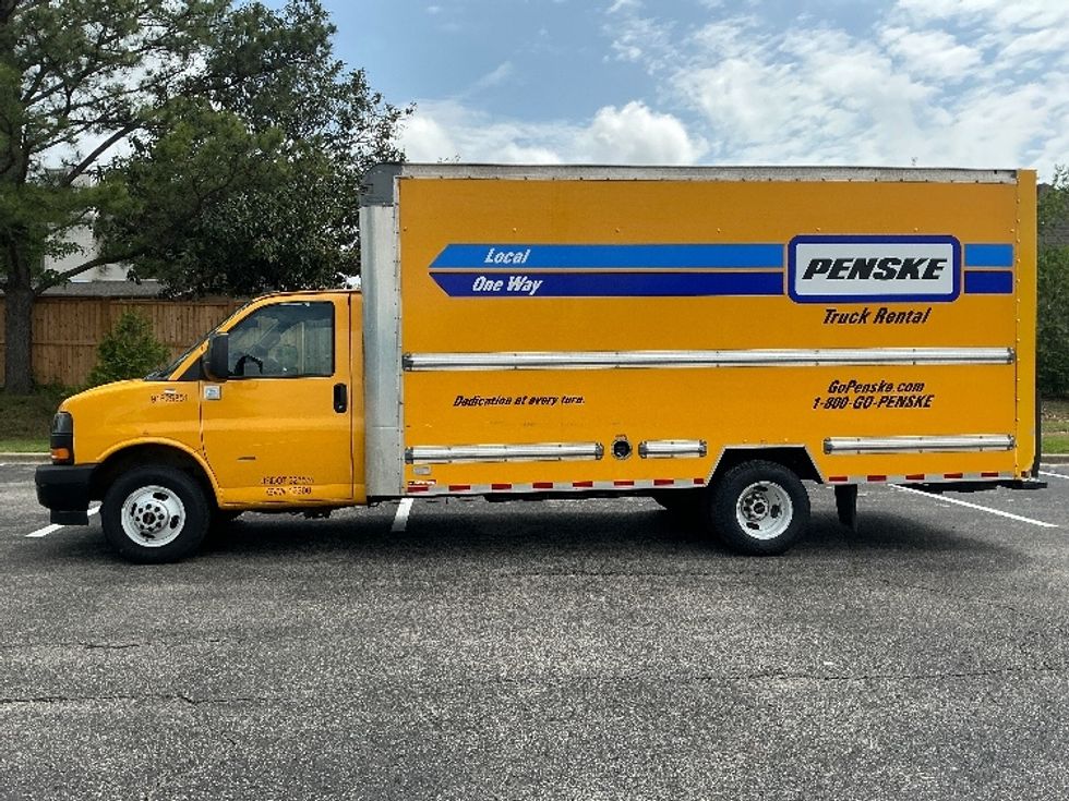 Light Duty Box Truck-Light and Medium Duty Trucks-GMC-2022-Savana G33903-Birmingham-AL-116,974\n\t\tmiles-$ 24,750 - Image 4