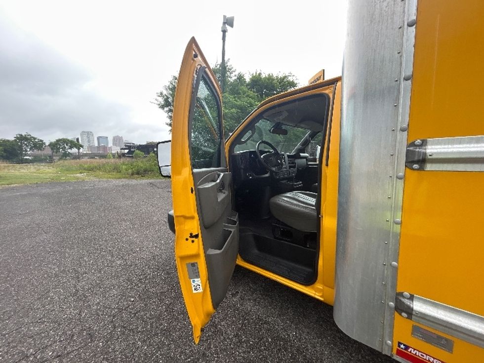 Light Duty Box Truck-Light and Medium Duty Trucks-GMC-2022-Savana G33903-Birmingham-AL-123,891\n\t\tmiles-$ 24,750 - Image 13