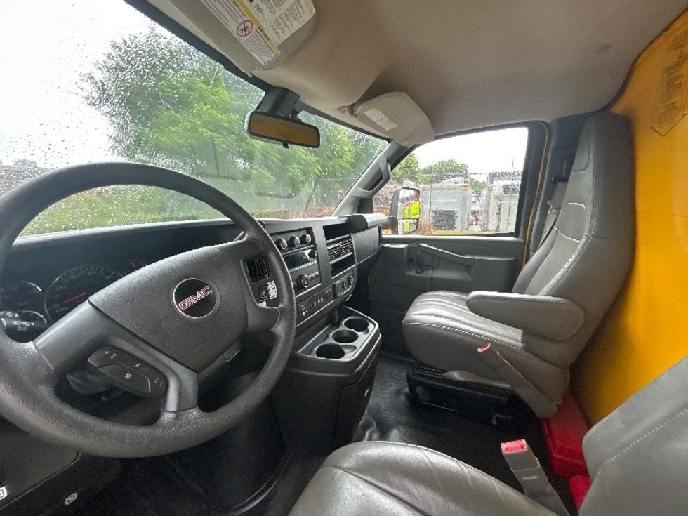 Light Duty Box Truck-Light and Medium Duty Trucks-GMC-2022-Savana G33903-Birmingham-AL-123,891\n\t\tmiles-$ 24,750 - Image 16