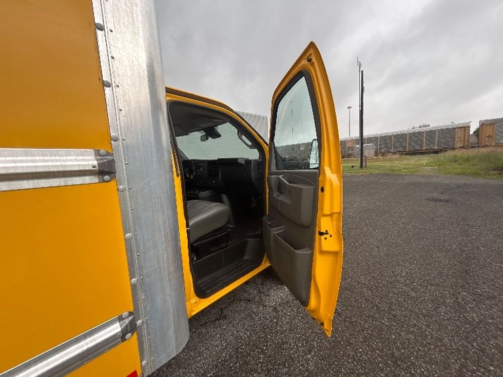 Light Duty Box Truck-Light and Medium Duty Trucks-GMC-2022-Savana G33903-Birmingham-AL-123,891\n\t\tmiles-$ 24,750 - Image 17