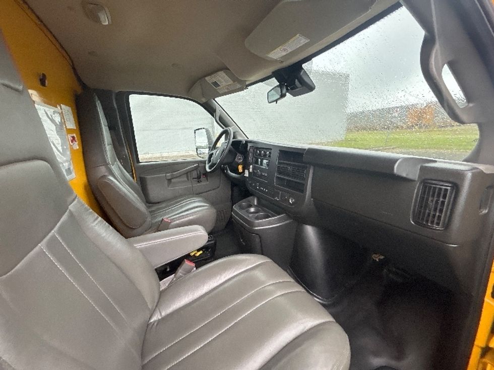 Light Duty Box Truck-Light and Medium Duty Trucks-GMC-2022-Savana G33903-Birmingham-AL-123,891\n\t\tmiles-$ 24,750 - Image 19