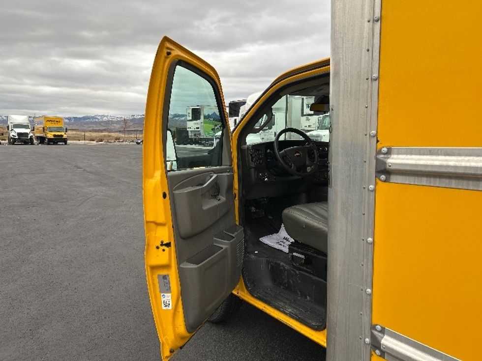 Light Duty Box Truck-Light and Medium Duty Trucks-GMC-2022-Savana G33903-Boise-ID-86,025\n\t\tmiles-$ 31,500 - Image 16