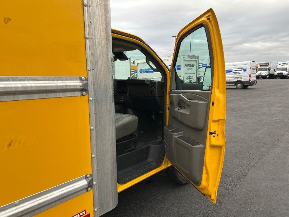 Light Duty Box Truck-Light and Medium Duty Trucks-GMC-2022-Savana G33903-Boise-ID-86,025\n\t\tmiles-$ 31,500 - Image 20