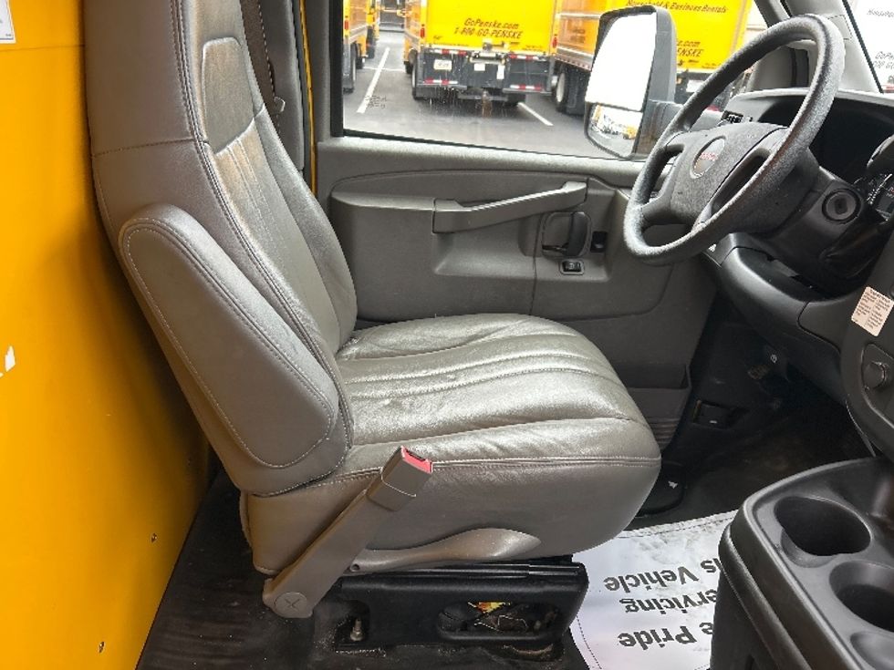 Light Duty Box Truck-Light and Medium Duty Trucks-GMC-2022-Savana G33903-Boise-ID-86,025\n\t\tmiles-$ 31,500 - Image 22