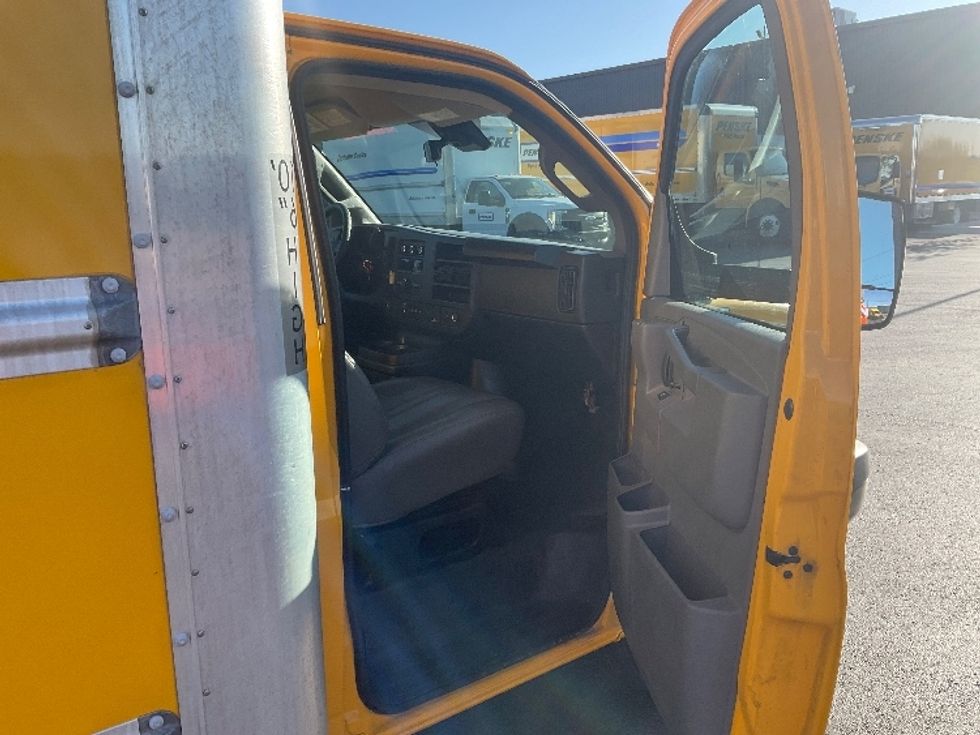 Light Duty Box Truck-Light and Medium Duty Trucks-GMC-2022-Savana G33903-Boise-ID-93,379\n\t\tmiles-$ 28,250 - Image 19