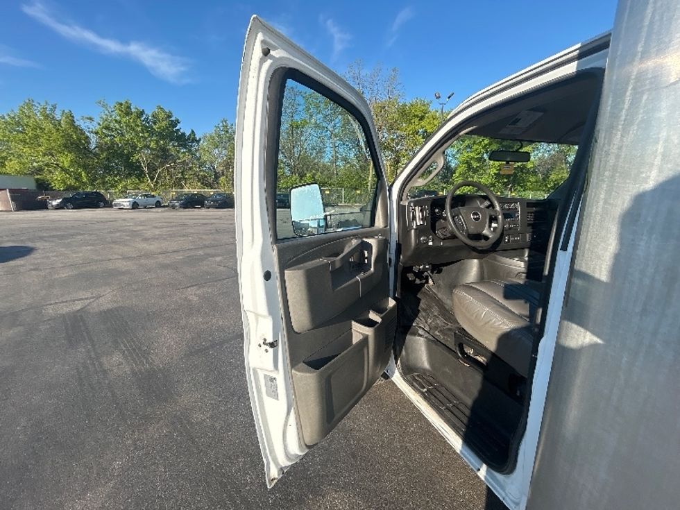 Light Duty Box Truck-Light and Medium Duty Trucks-GMC-2022-Savana G33903-Brook Park-OH-61,373\n\t\tmiles-$ 36,500 - Image 16