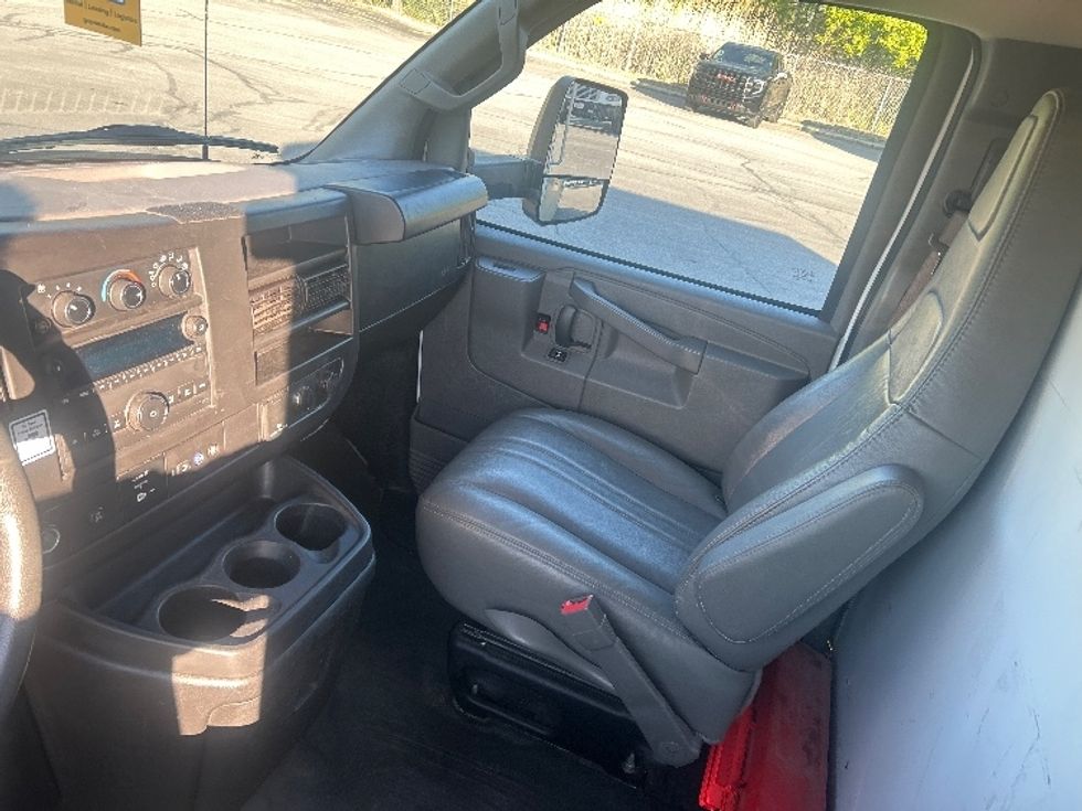 Light Duty Box Truck-Light and Medium Duty Trucks-GMC-2022-Savana G33903-Brook Park-OH-61,373\n\t\tmiles-$ 36,500 - Image 19