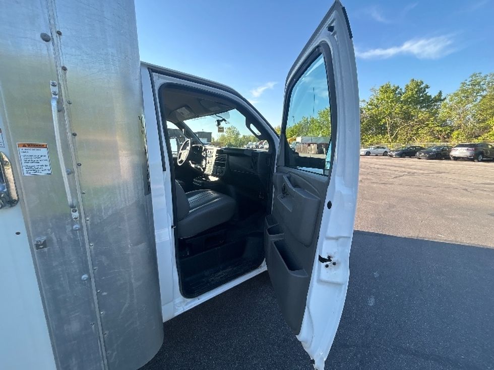 Light Duty Box Truck-Light and Medium Duty Trucks-GMC-2022-Savana G33903-Brook Park-OH-61,373\n\t\tmiles-$ 36,500 - Image 20
