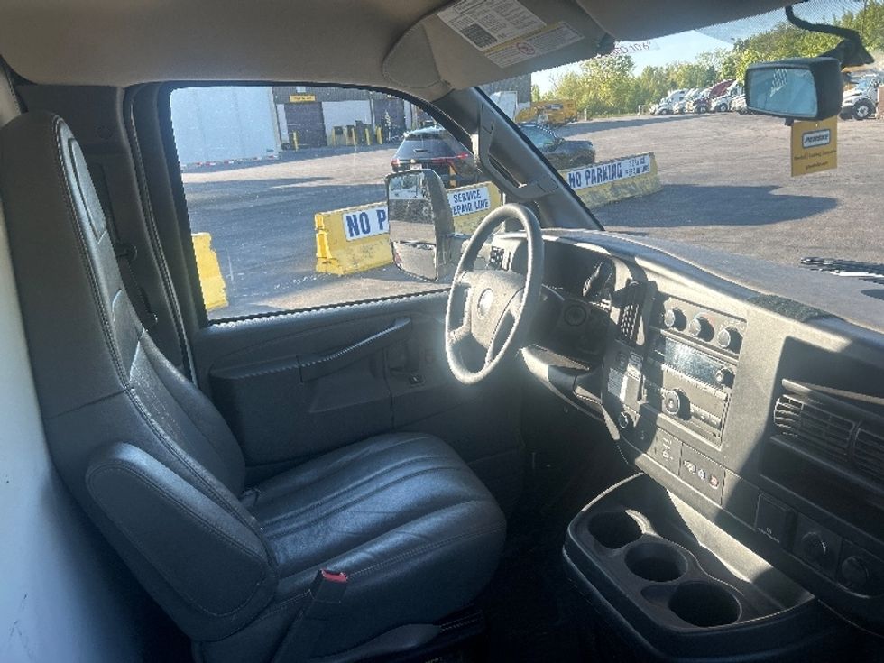 Light Duty Box Truck-Light and Medium Duty Trucks-GMC-2022-Savana G33903-Brook Park-OH-61,373\n\t\tmiles-$ 36,500 - Image 22