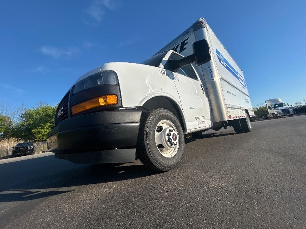 Light Duty Box Truck-Light and Medium Duty Trucks-GMC-2022-Savana G33903-Brook Park-OH-61,373\n\t\tmiles-$ 36,500 - Image 25
