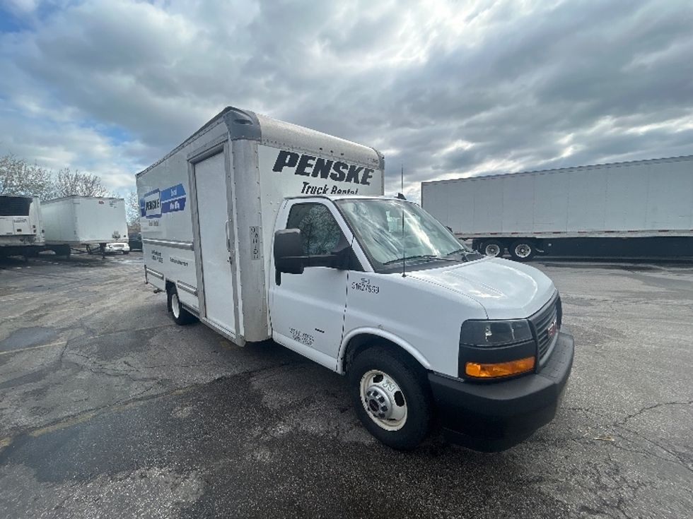 Light Duty Box Truck-Light and Medium Duty Trucks-GMC-2022-Savana G33903-Brook Park-OH-62,132\n\t\tmiles-$ 38,500 - Image 1