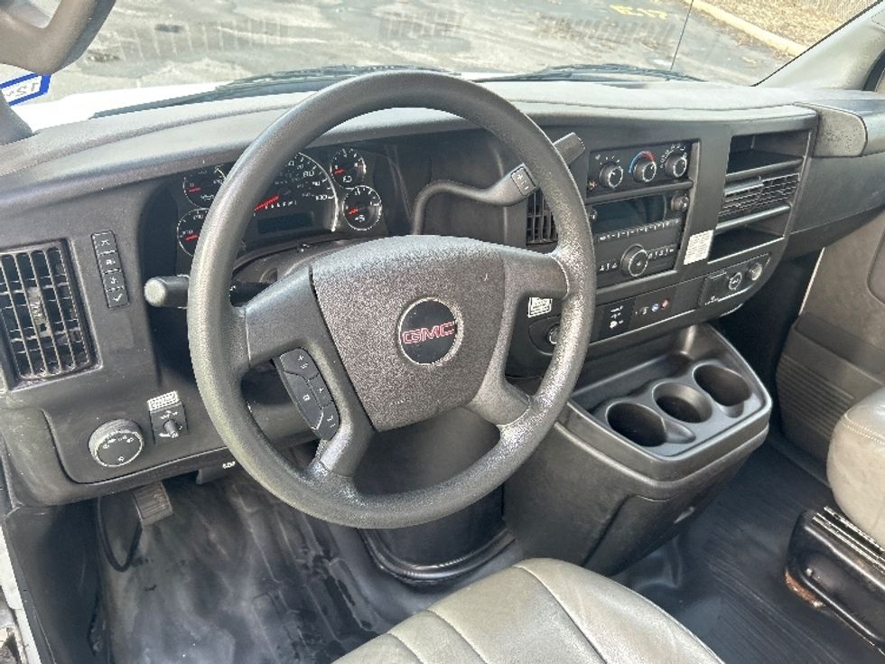 Light Duty Box Truck-Light and Medium Duty Trucks-GMC-2022-Savana G33903-Brook Park-OH-62,132\n\t\tmiles-$ 38,500 - Image 17