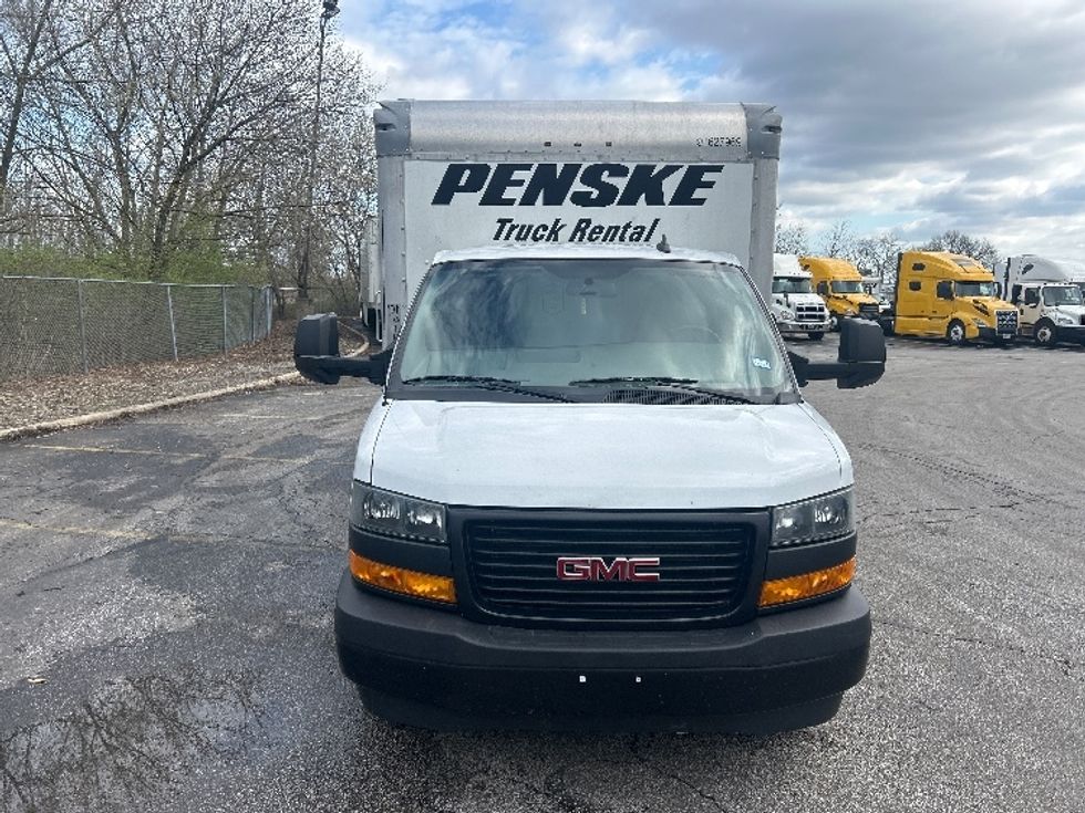 Light Duty Box Truck-Light and Medium Duty Trucks-GMC-2022-Savana G33903-Brook Park-OH-62,132\n\t\tmiles-$ 38,500 - Image 2