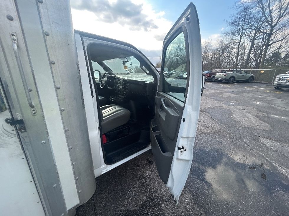 Light Duty Box Truck-Light and Medium Duty Trucks-GMC-2022-Savana G33903-Brook Park-OH-62,132\n\t\tmiles-$ 38,500 - Image 20