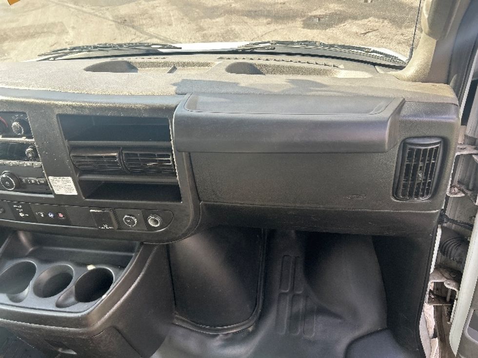 Light Duty Box Truck-Light and Medium Duty Trucks-GMC-2022-Savana G33903-Brook Park-OH-62,132\n\t\tmiles-$ 38,500 - Image 21