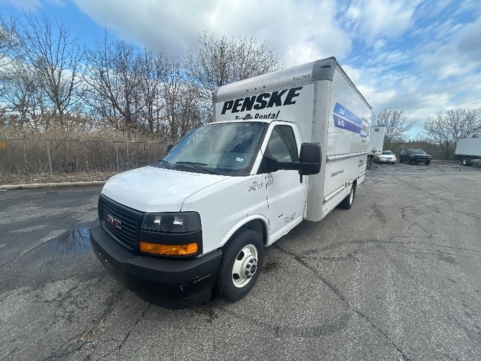 Light Duty Box Truck-Light and Medium Duty Trucks-GMC-2022-Savana G33903-Brook Park-OH-62,132\n\t\tmiles-$ 38,500 - Image 3