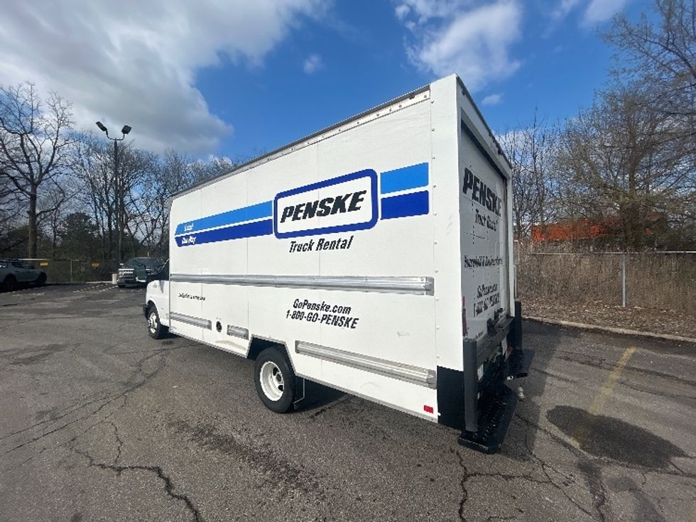 Light Duty Box Truck-Light and Medium Duty Trucks-GMC-2022-Savana G33903-Brook Park-OH-62,132\n\t\tmiles-$ 38,500 - Image 6