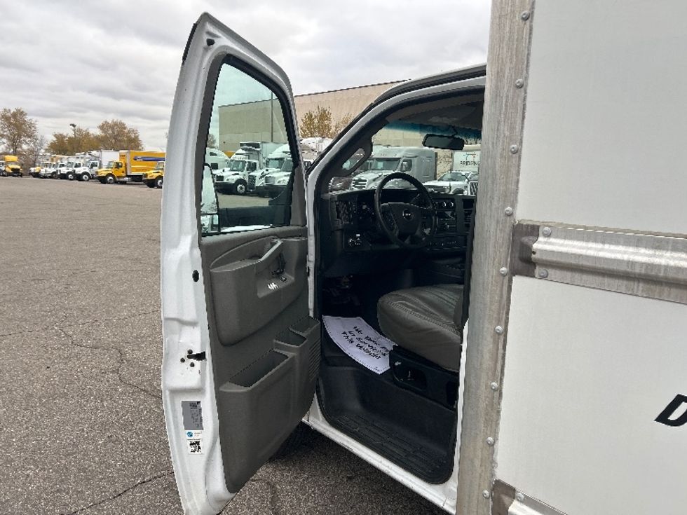 Light Duty Box Truck-Light and Medium Duty Trucks-GMC-2022-Savana G33903-Brooklyn Park-MN-100,298\n\t\tmiles-$ 32,500 - Image 15