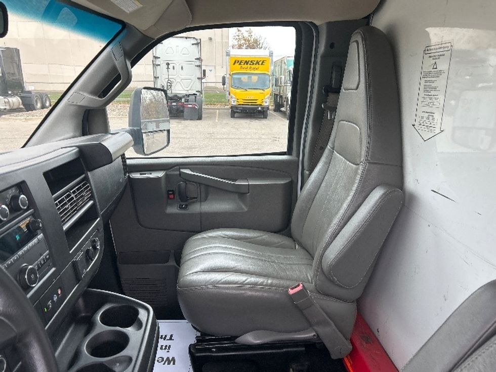 Light Duty Box Truck-Light and Medium Duty Trucks-GMC-2022-Savana G33903-Brooklyn Park-MN-100,298\n\t\tmiles-$ 32,500 - Image 18