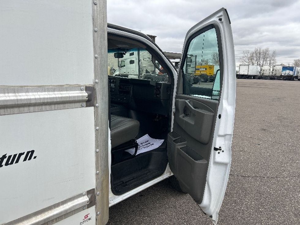 Light Duty Box Truck-Light and Medium Duty Trucks-GMC-2022-Savana G33903-Brooklyn Park-MN-100,298\n\t\tmiles-$ 32,500 - Image 19