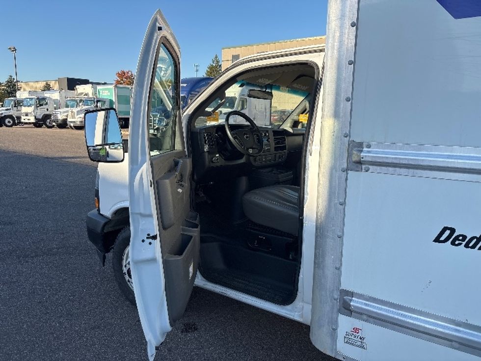Light Duty Box Truck-Light and Medium Duty Trucks-GMC-2022-Savana G33903-Brooklyn Park-MN-127,058\n\t\tmiles-$ 27,250 - Image 16