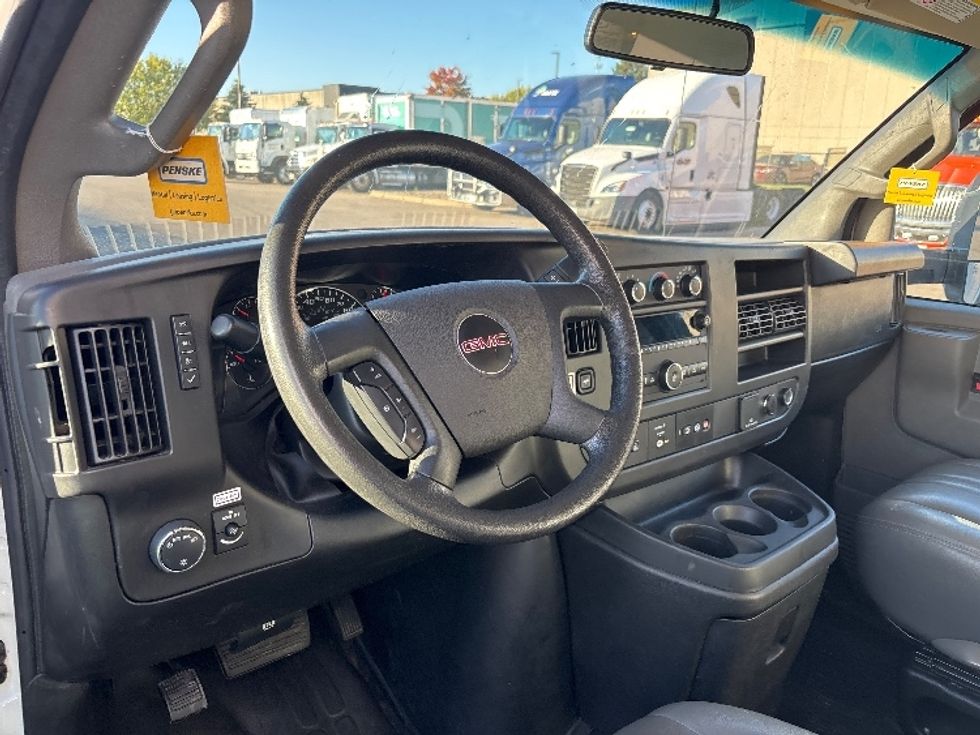 Light Duty Box Truck-Light and Medium Duty Trucks-GMC-2022-Savana G33903-Brooklyn Park-MN-127,058\n\t\tmiles-$ 27,250 - Image 17