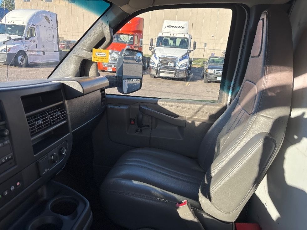 Light Duty Box Truck-Light and Medium Duty Trucks-GMC-2022-Savana G33903-Brooklyn Park-MN-127,058\n\t\tmiles-$ 27,250 - Image 19