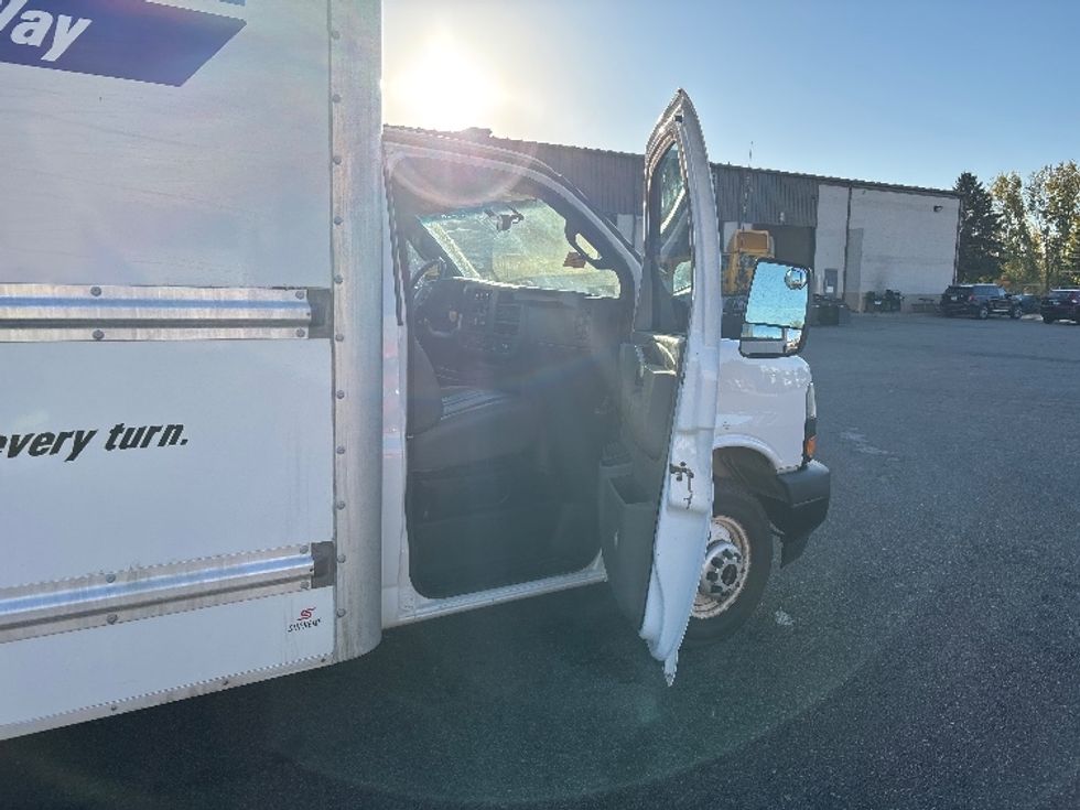 Light Duty Box Truck-Light and Medium Duty Trucks-GMC-2022-Savana G33903-Brooklyn Park-MN-127,058\n\t\tmiles-$ 27,250 - Image 20