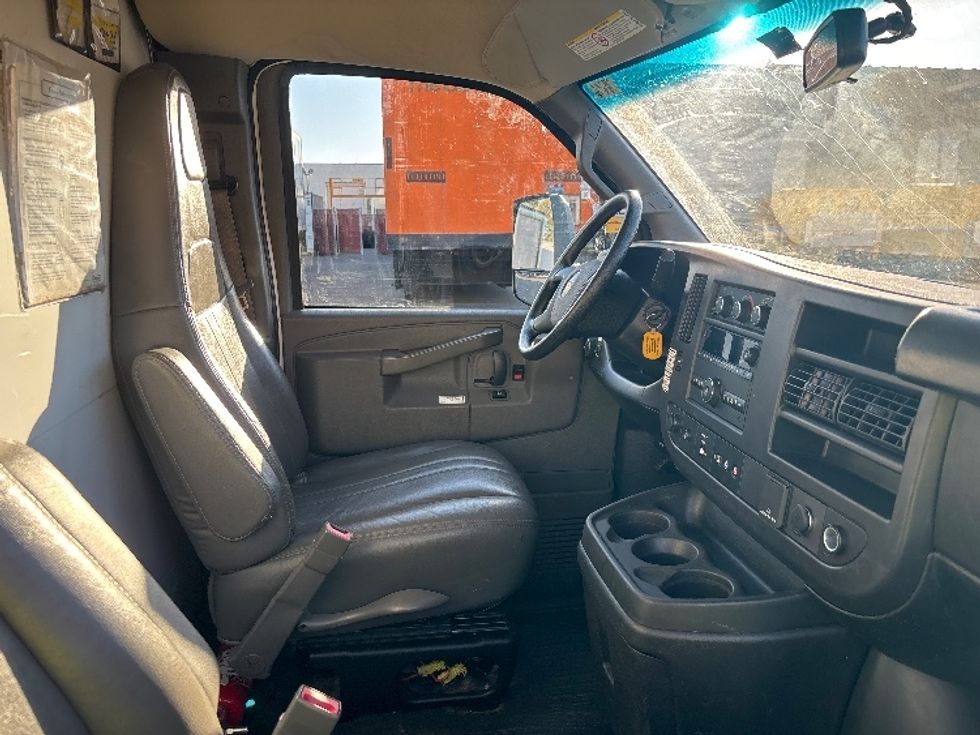 Light Duty Box Truck-Light and Medium Duty Trucks-GMC-2022-Savana G33903-Brooklyn Park-MN-127,058\n\t\tmiles-$ 27,250 - Image 22
