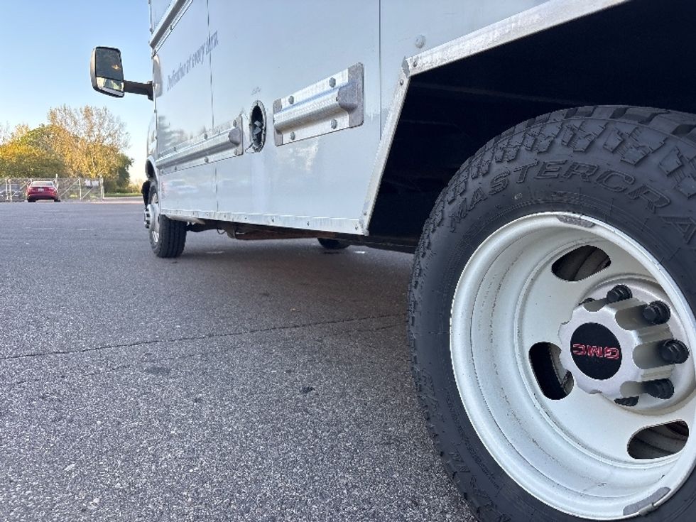 Light Duty Box Truck-Light and Medium Duty Trucks-GMC-2022-Savana G33903-Brooklyn Park-MN-127,058\n\t\tmiles-$ 27,250 - Image 5