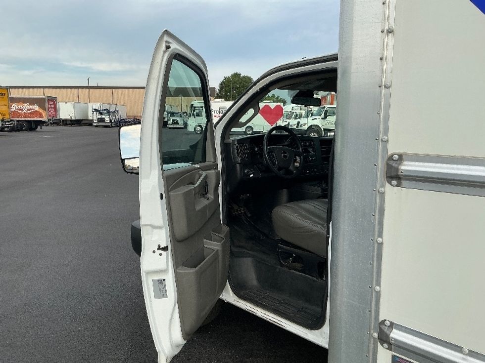 Light Duty Box Truck-Light and Medium Duty Trucks-GMC-2022-Savana G33903-Brooklyn Park-MN-128,173\n\t\tmiles-$ 26,750 - Image 16