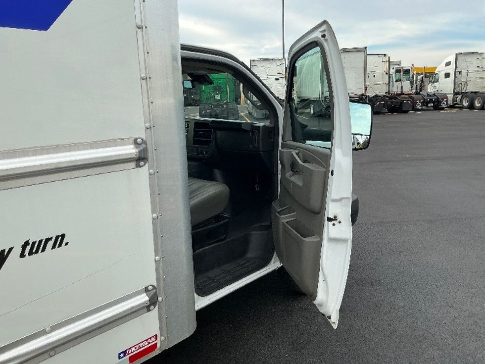 Light Duty Box Truck-Light and Medium Duty Trucks-GMC-2022-Savana G33903-Brooklyn Park-MN-128,173\n\t\tmiles-$ 26,750 - Image 20