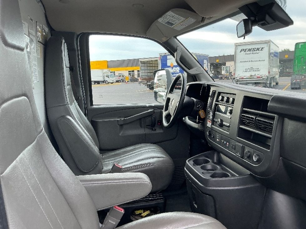 Light Duty Box Truck-Light and Medium Duty Trucks-GMC-2022-Savana G33903-Brooklyn Park-MN-128,173\n\t\tmiles-$ 26,750 - Image 22