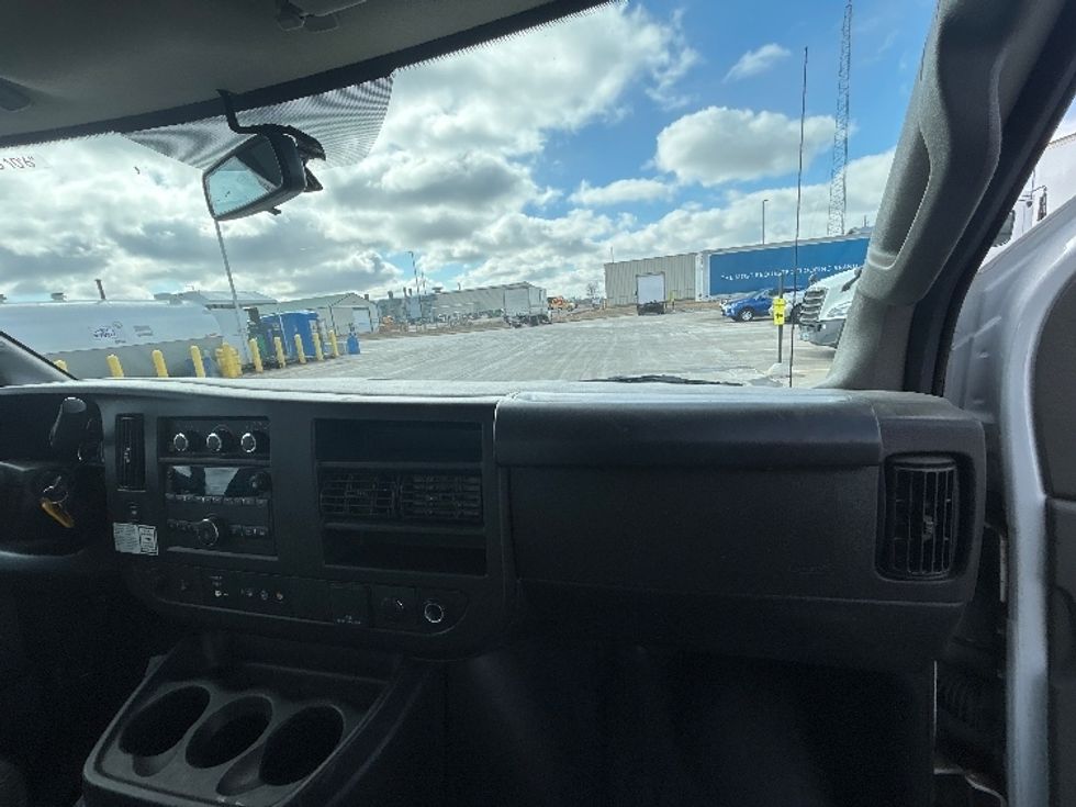 Light Duty Box Truck-Light and Medium Duty Trucks-GMC-2022-Savana G33903-Brooklyn Park-MN-39,107\n\t\tmiles-$ 42,000 - Image 20