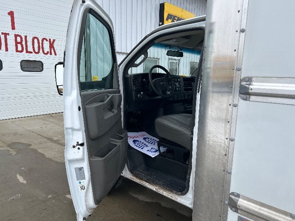 Light Duty Box Truck-Light and Medium Duty Trucks-GMC-2022-Savana G33903-Brooklyn Park-MN-43,492\n\t\tmiles-$ 42,750 - Image 16