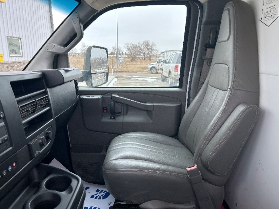 Light Duty Box Truck-Light and Medium Duty Trucks-GMC-2022-Savana G33903-Brooklyn Park-MN-43,492\n\t\tmiles-$ 42,750 - Image 19